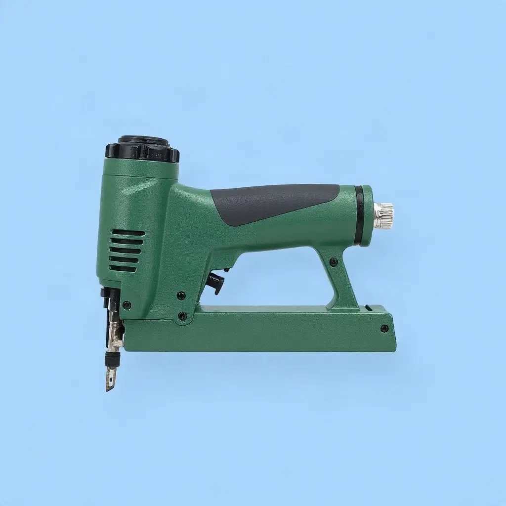 Tipuri de pistol capse – manual, electric și pneumatic pe un banc de lucru